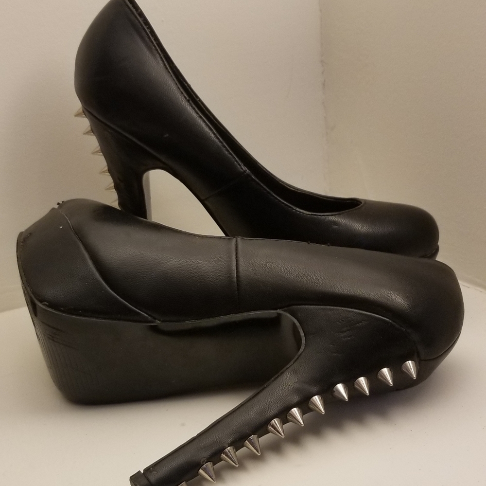 Club Couture badass black pumps